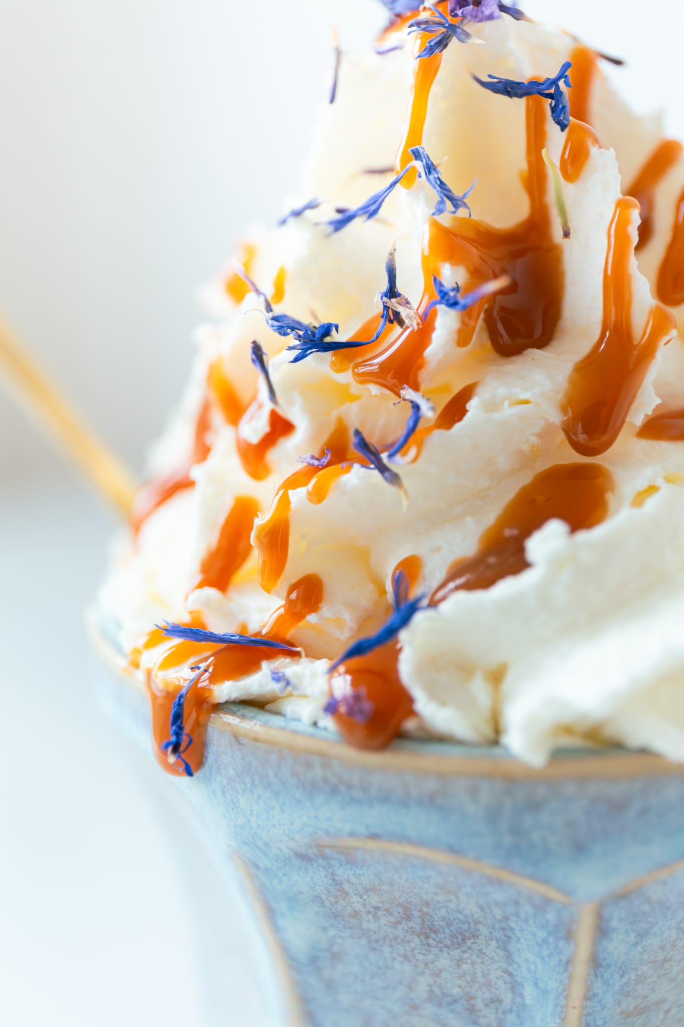 Karamel ijs met bloemen